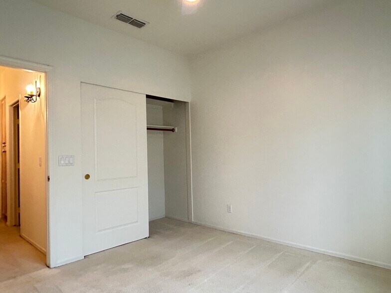 Building Photo - 15045 N 54th Pl