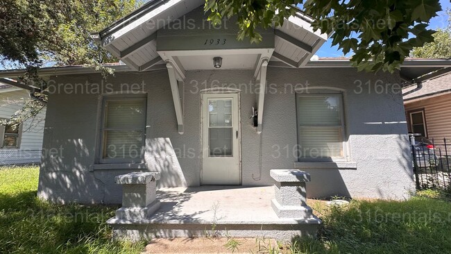 Primary Photo - $849 - 2 bed 1 bath - Single Family Home L...