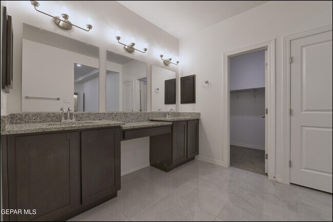 Building Photo - 12844 Giovanni Grajeda Ave