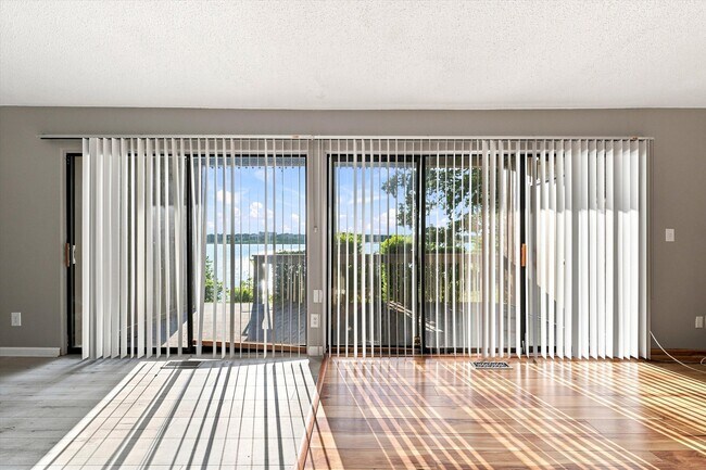 Building Photo - 893 Cliffs Dr