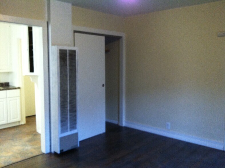 Building Photo - 1660 1/2 Murchison St