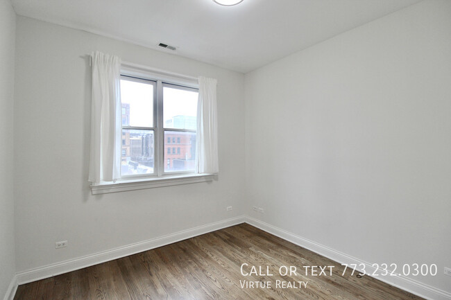 Building Photo - Fulton Market Condo-Quality 3 bedroom 2 ba...