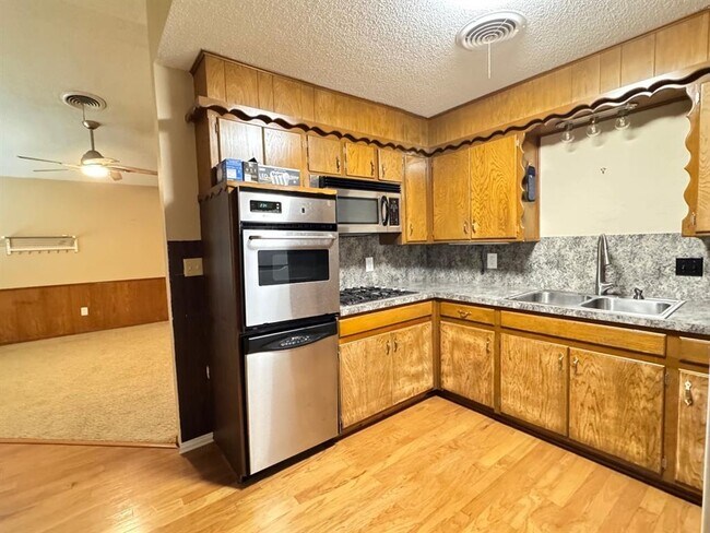 Building Photo - 1525 Cherry Stone St