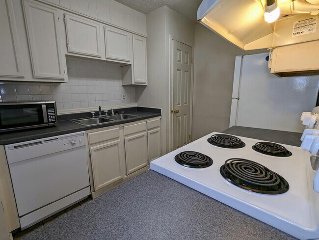 Building Photo - 7002 Lanier Dr