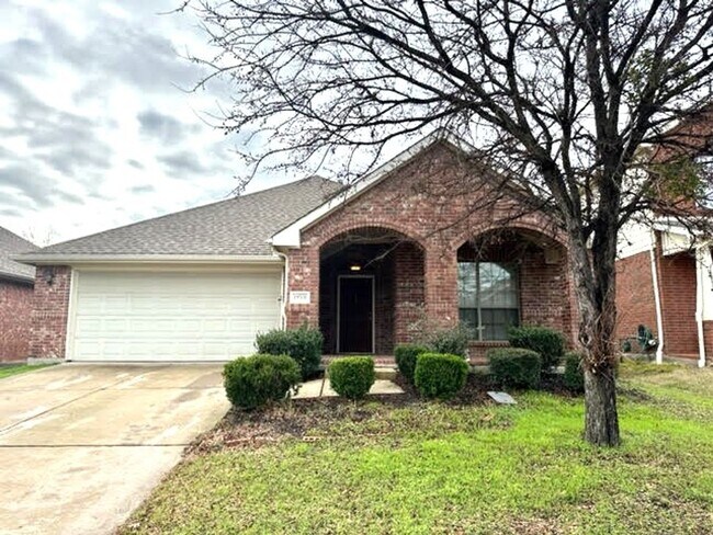 Primary Photo - Beautiful, spacious 3B/2B home near the lake
