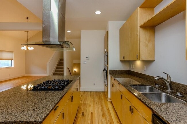 Building Photo - 4406 Koehler St