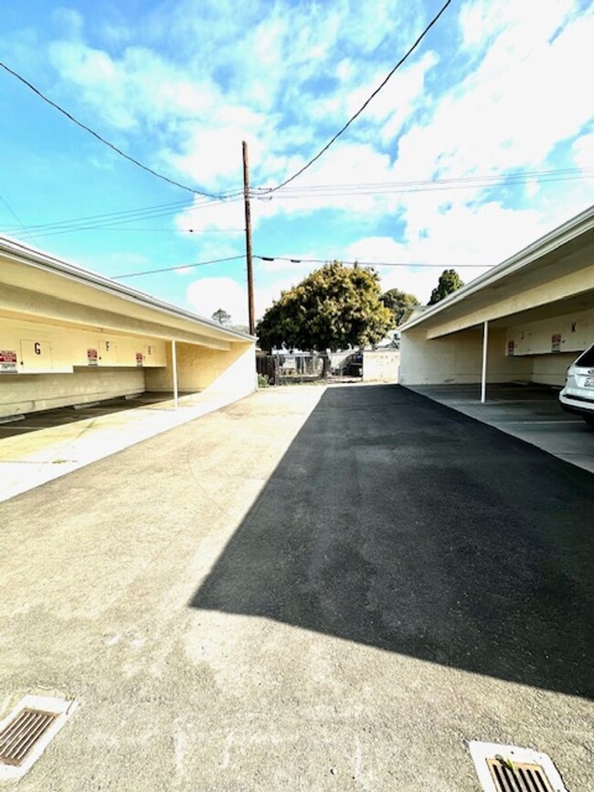 Building Photo - One bedroom apartment! Downtown Ventura!