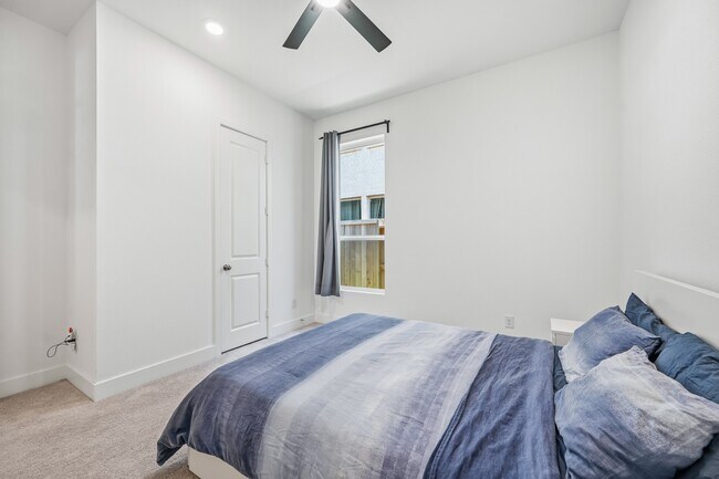 Building Photo - 31051 Sun Vly Dr