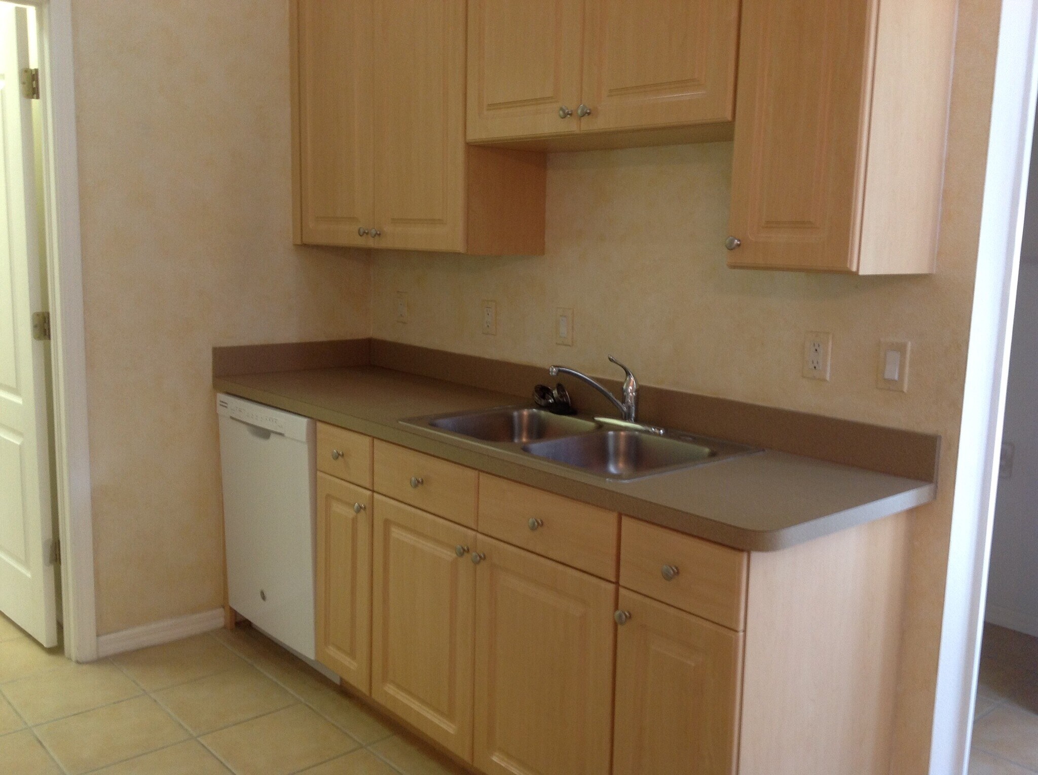 Building Photo - 2533 Stanhope Dr
