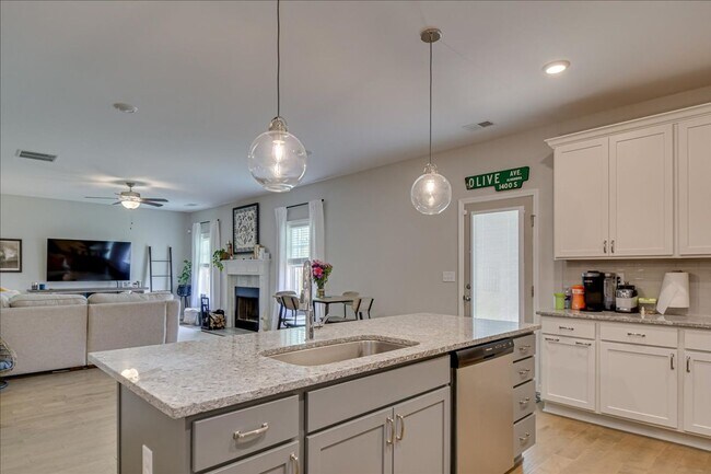 Building Photo - 211 Palisade Rdg