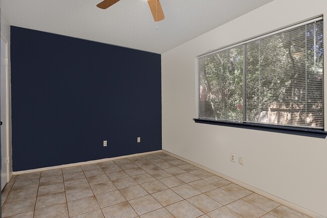 Building Photo - 6 S Pineplank Ct