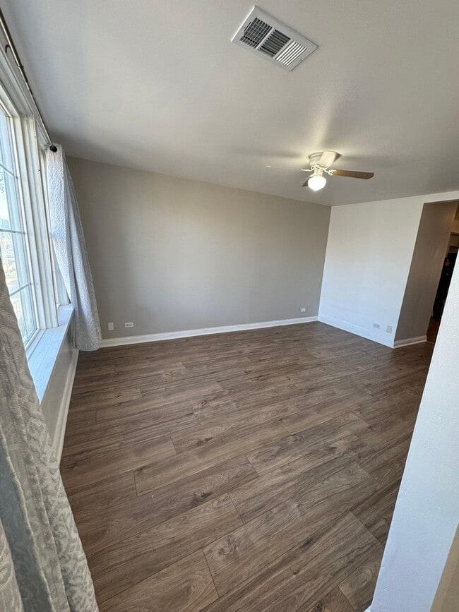 Building Photo - 617 W 43rd Pl