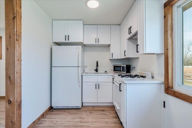 Building Photo - 512 E 49th St