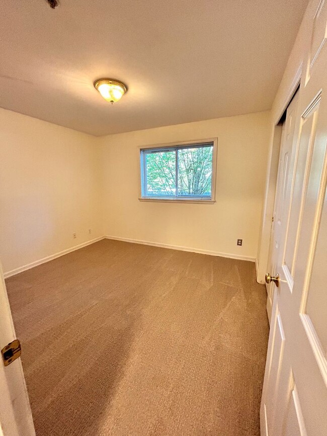 Building Photo - 2bd/1.75ba Kirkland Condo