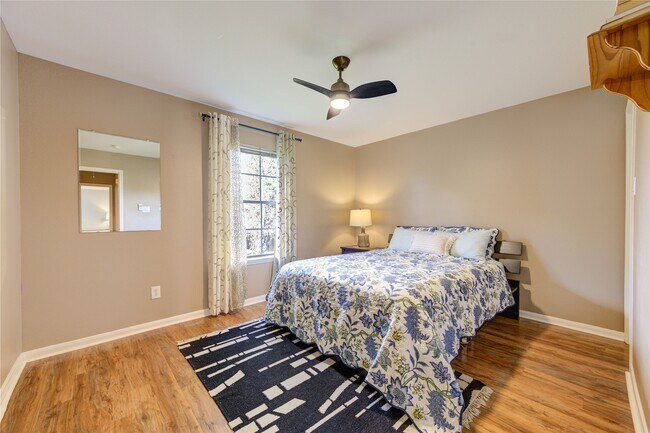 Building Photo - 3211 Hickory Grove Ln