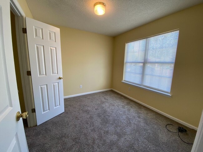 Building Photo - 3037 Ginny Dr