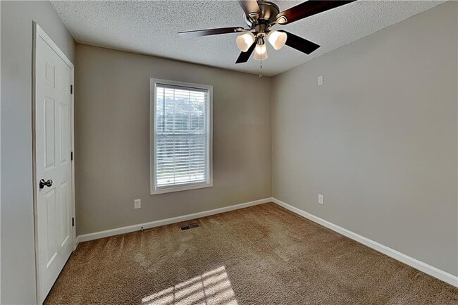 Building Photo - 107 Ivy Trace Ln