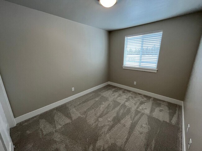 Building Photo - 3 Bed/2.5 Bath Townhome Built in 2023 in N...