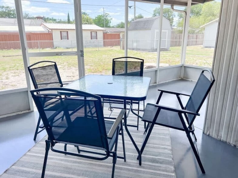 Building Photo - 38548 Naomi Ave