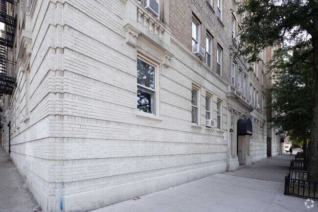 Building Photo - 227 Haven Ave