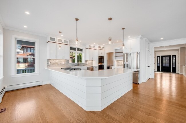 Building Photo - 8 Riverside Rd