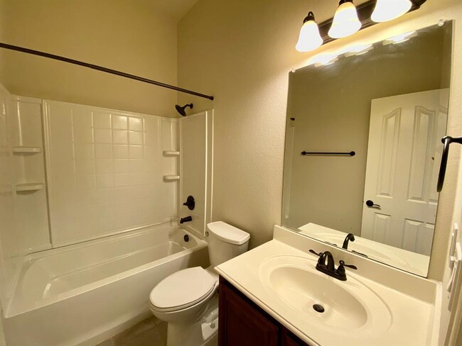Building Photo - 1021 Durham Dr