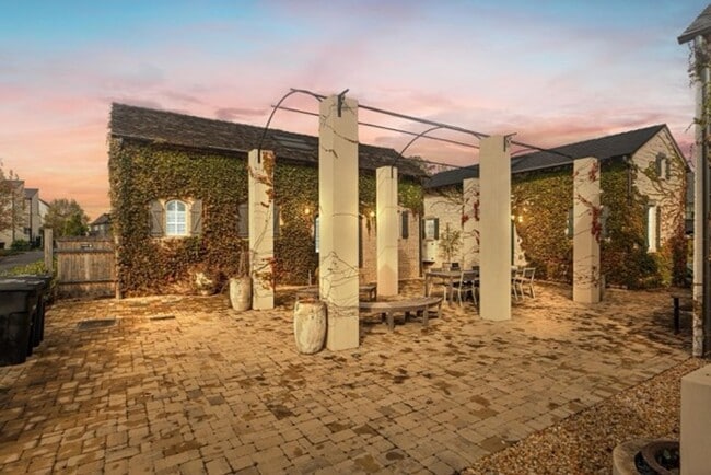 Building Photo - 192 Breakspear Ln