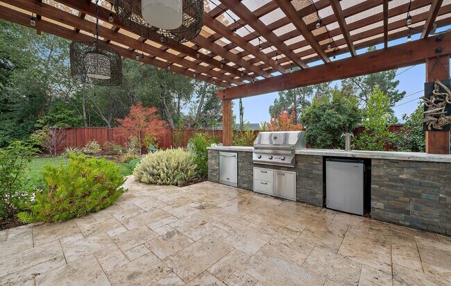 Building Photo - Beautiful 4/2 Executive Home with Cupertin...