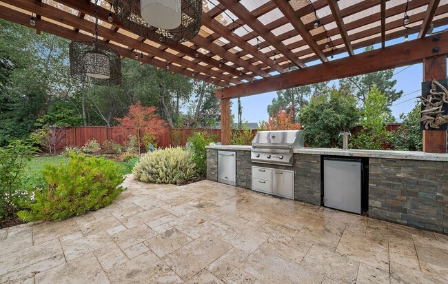 Building Photo - Beautiful 4/2 Home with Cupertino Schools!