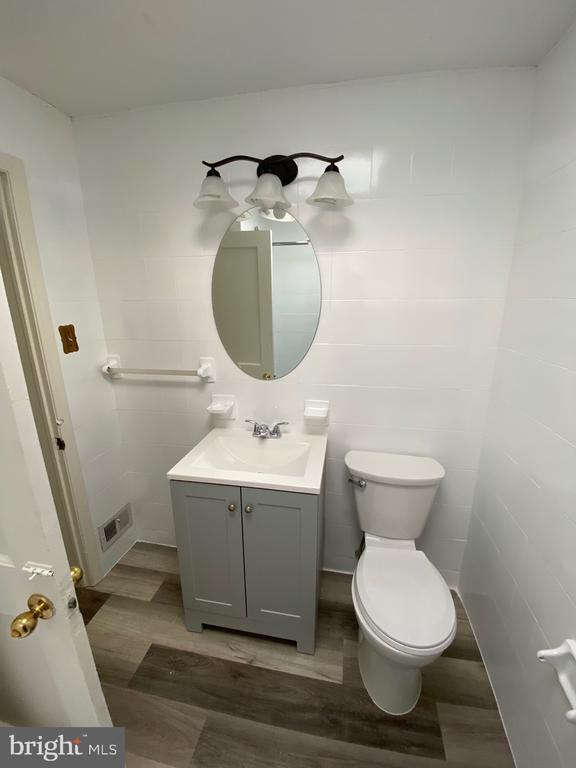 Building Photo - 338 Gusryan St