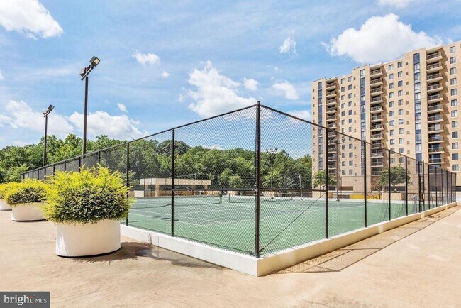 Building Photo - 4500 S Four Mile Run Dr