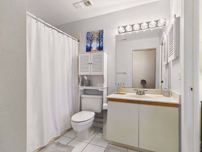 Building Photo - Furnished 2BR/2BA Lakefront Condo – 12-Month Lease in Abbey On The Lake I