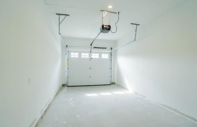 Building Photo - 15 Suffolk Rd