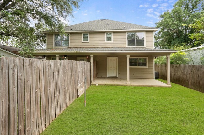 Building Photo - 406 Texas St