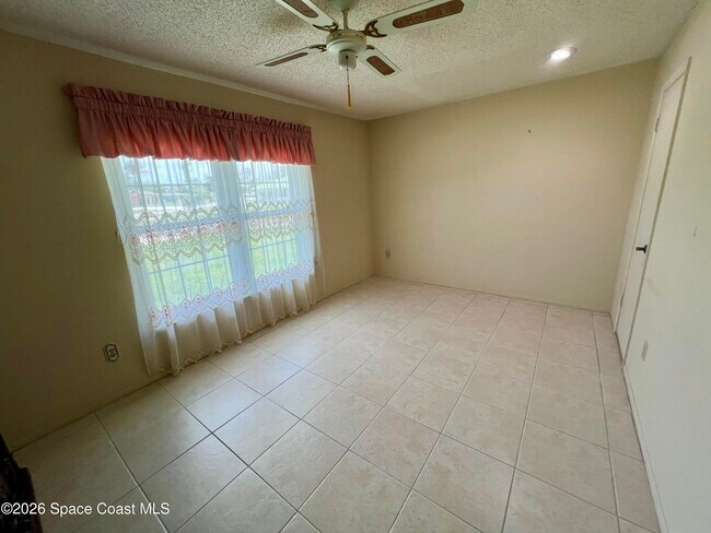 Building Photo - 1497 Krin Ct NE