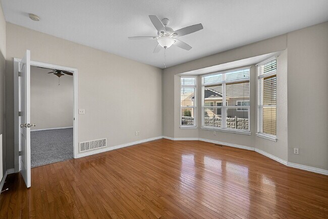 Building Photo - $2,095.00, 3-bed + Bonus room, 2.5 bath, l...