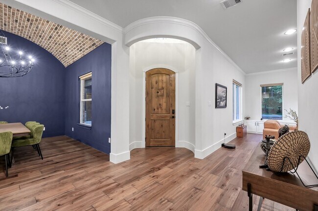 Building Photo - 15937 Stagecoach Rd