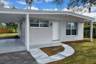 Building Photo - Refreshed and Beautiful 3/1 Move In Ready NOW!