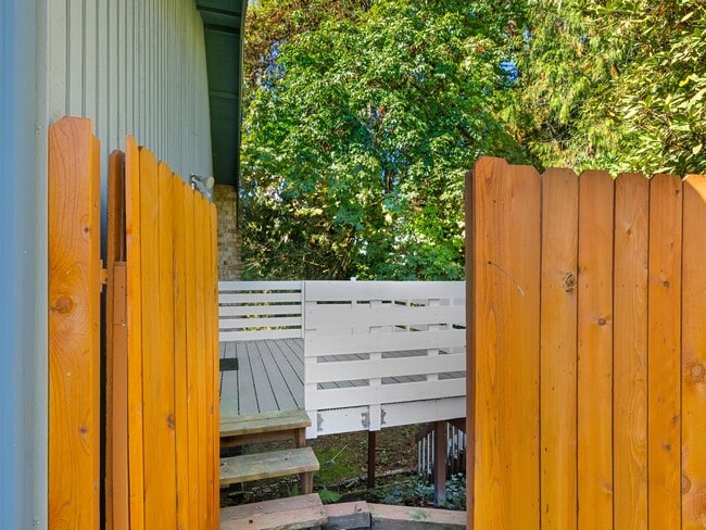 Building Photo - 1107 Meadowview Ct