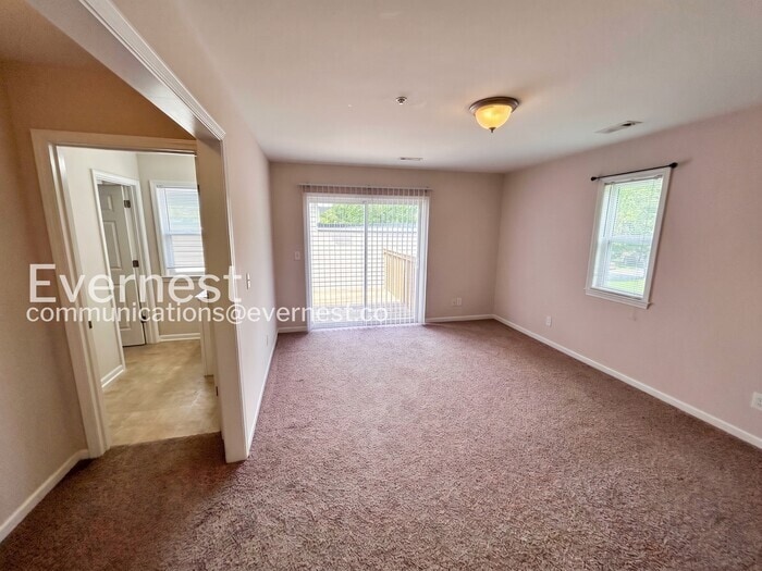 Building Photo - 701 Vineland Ct