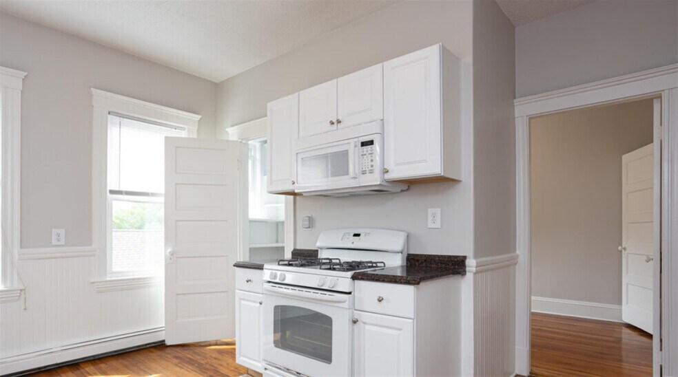 Building Photo - 120 Columbia St