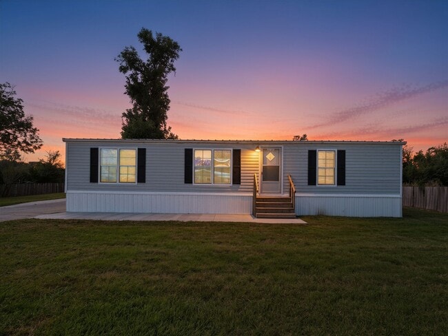 Building Photo - 3 Bedroom, 2 Bathroom Rental