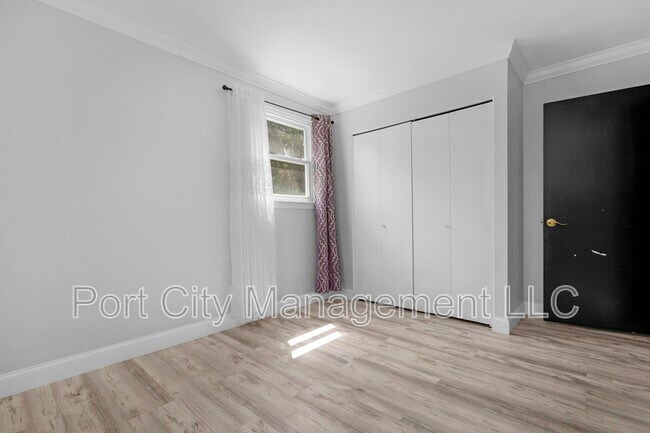 Building Photo - 2431 Clydesdale Rd