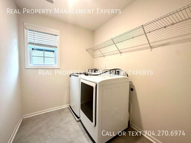 Building Photo - 2166 Black Forest Cove