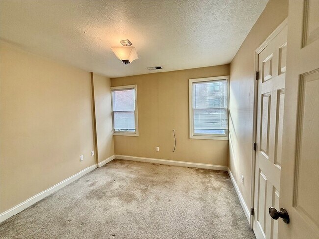 Building Photo - 860 Western Ave