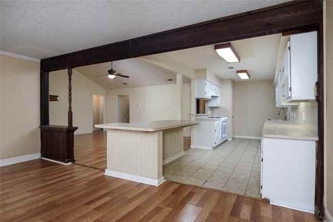 Building Photo - 13215 Lake Breeze Ln