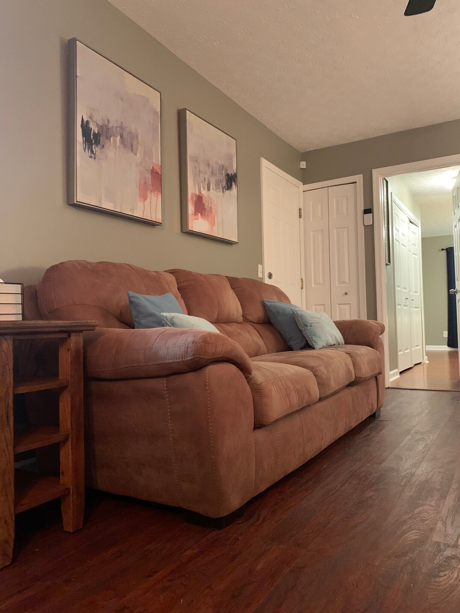 Living Room w/Smart TV +Wifi - 2542 Sonar St