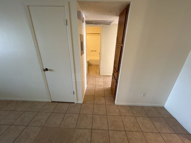 Building Photo - 2108 Hunt Dr
