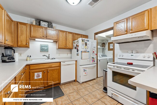 Building Photo - 815 Island Ct