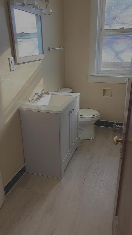 Building Photo - 7759 S Kingston Ave